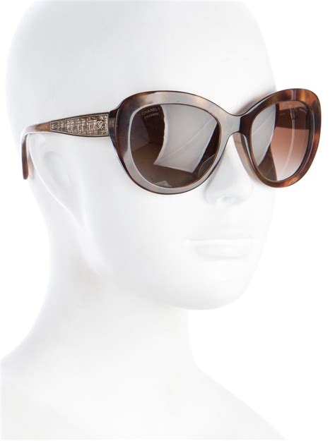 chanel polarized sunglasses women|chanel sunglasses chain side.